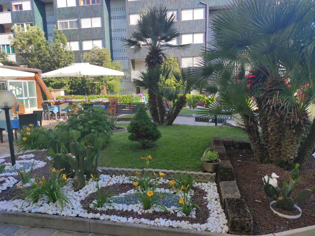 Hotel Ai Pini Градо Екстер'єр фото