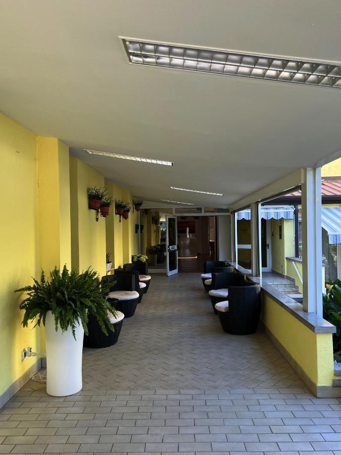 Hotel Ai Pini Градо Екстер'єр фото