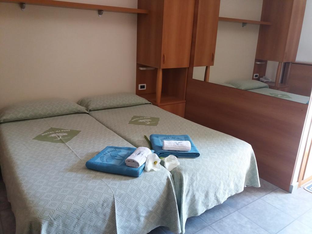 Hotel Ai Pini Градо Екстер'єр фото